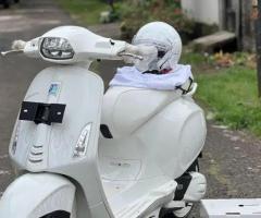 Vespa sprint justin bieber km 20 perak include helm glove